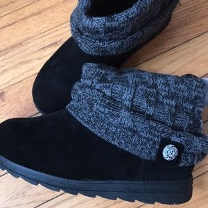 Muk Luks Size 7. Brand new.